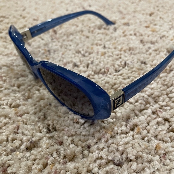 Fendi Women’s Sunglasses - Picture 4 of 4